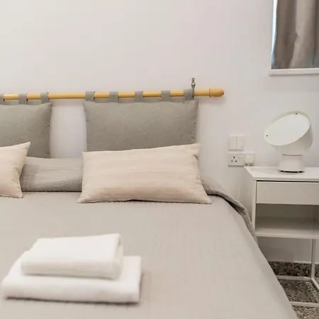 - Unique Staying In Centre 公寓式酒店 2*